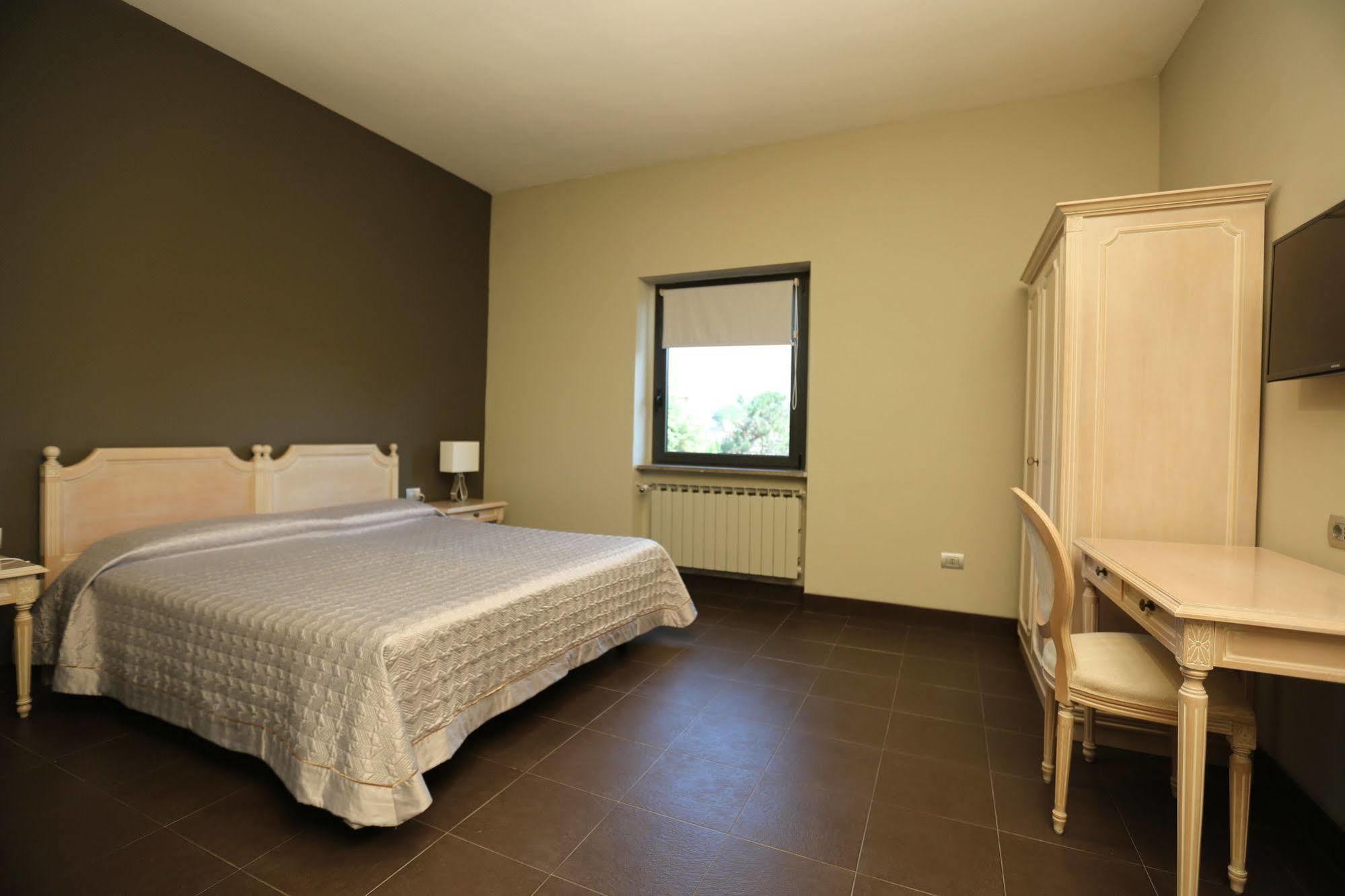 Hotel Ristorante Borgo Antico Ceprano Esterno foto